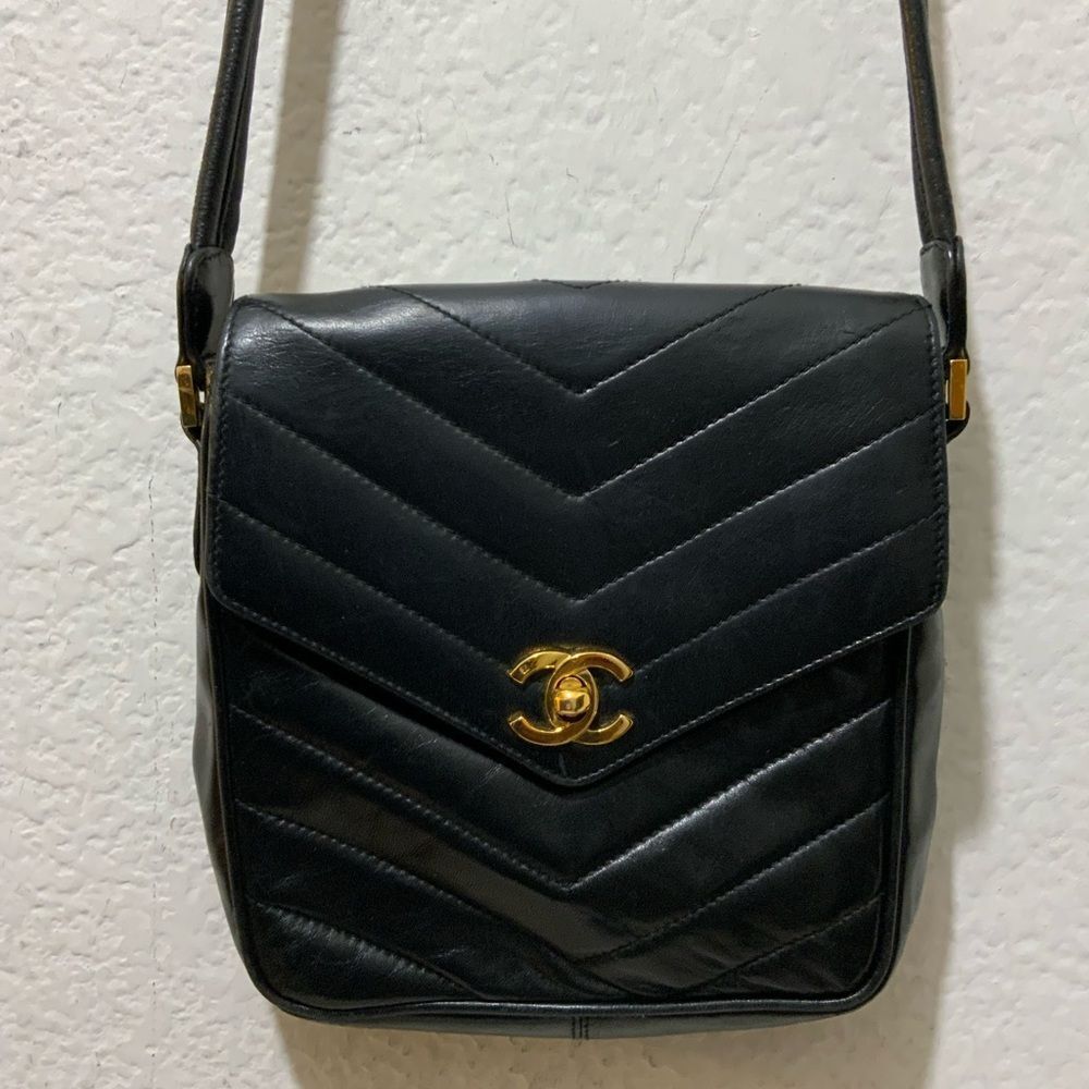 Chanel Vintage CC Turnlock Crossbody Bag  Envelope Flap Chevron Lambskin Mini - Picture 3 of 16